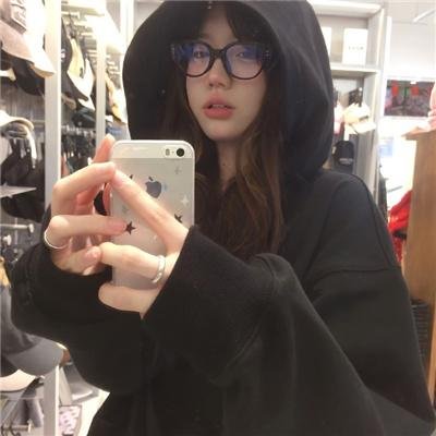 绿杨移作两家春